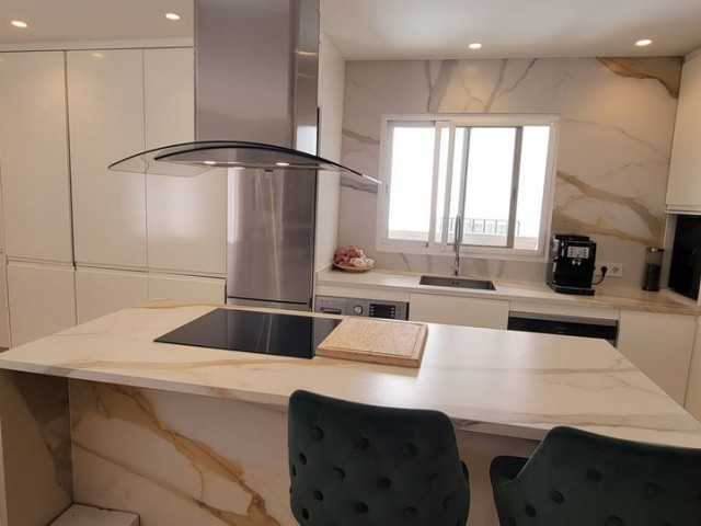 Apartamento con 2 Dormitorios  en Puerto Banús