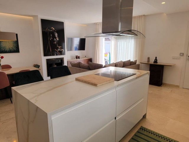 Apartamento con 2 Dormitorios  en Puerto Banús
