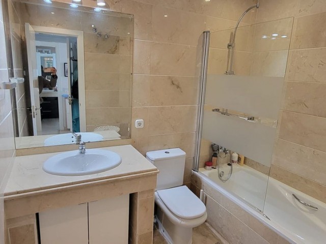 Apartamento con 2 Dormitorios  en Puerto Banús