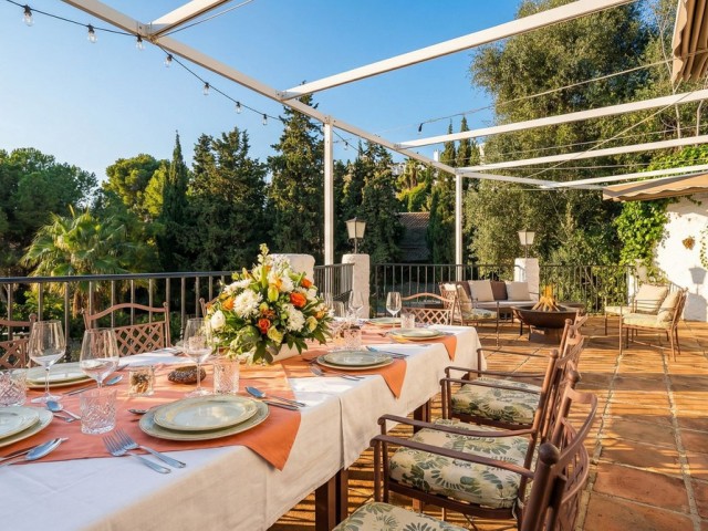 Commercial avec 2 Chambres  à Campo Mijas