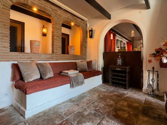 Commercial avec 2 Chambres  à Campo Mijas