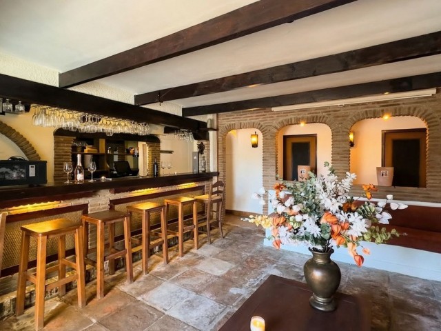 Commercial avec 2 Chambres  à Campo Mijas