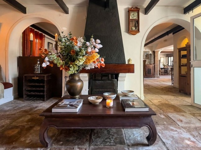 Commercial avec 2 Chambres  à Campo Mijas