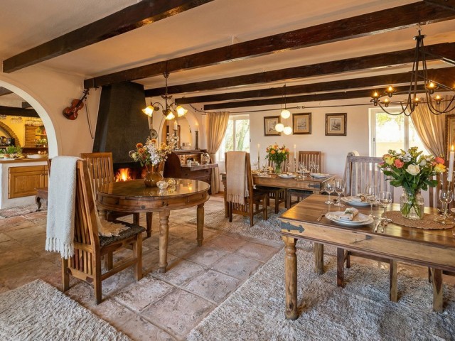 Commercial avec 2 Chambres  à Campo Mijas