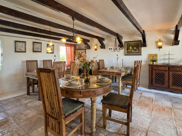 Commercial avec 2 Chambres  à Campo Mijas