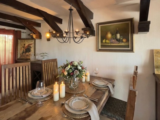 Commercial avec 2 Chambres  à Campo Mijas