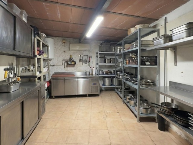 Commercial avec 2 Chambres  à Campo Mijas