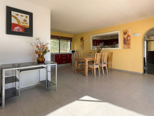 Commercial avec 2 Chambres  à Campo Mijas
