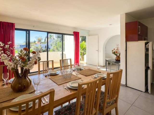 Commercial avec 2 Chambres  à Campo Mijas