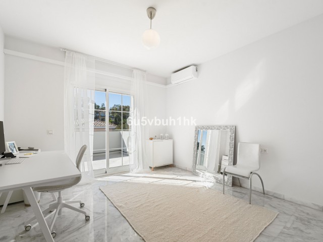 Villa con 4 Dormitorios  en Campo Mijas