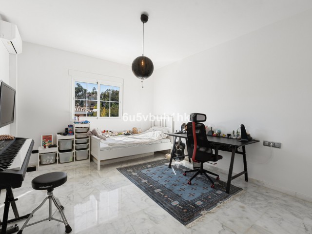 Villa con 4 Dormitorios  en Campo Mijas