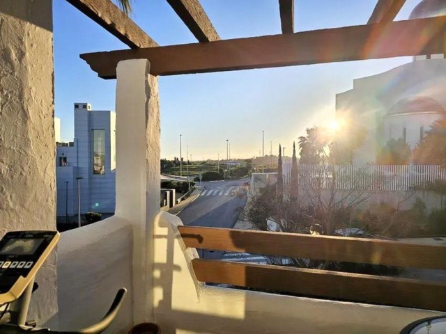 Apartamento con 3 Dormitorios  en Selwo