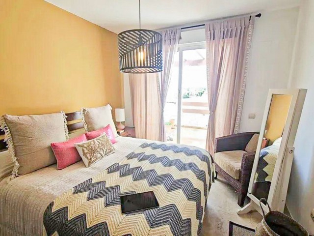Apartamento con 3 Dormitorios  en Selwo
