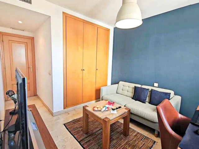 Apartamento con 3 Dormitorios  en Selwo