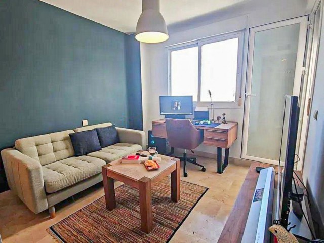 Apartamento con 3 Dormitorios  en Selwo