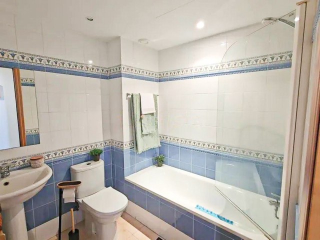 Apartamento con 3 Dormitorios  en Selwo