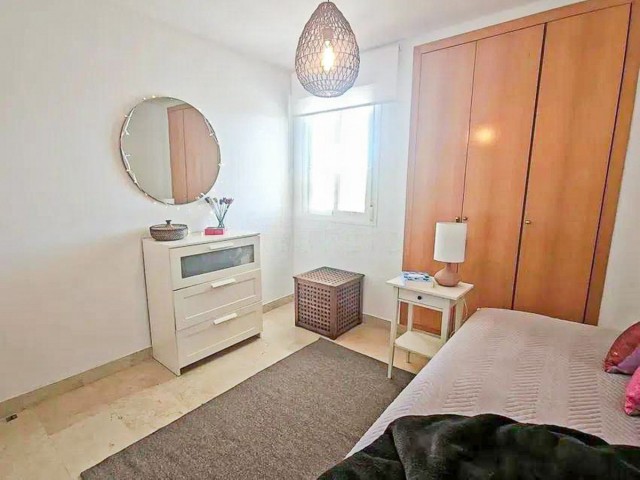 Apartamento con 3 Dormitorios  en Selwo