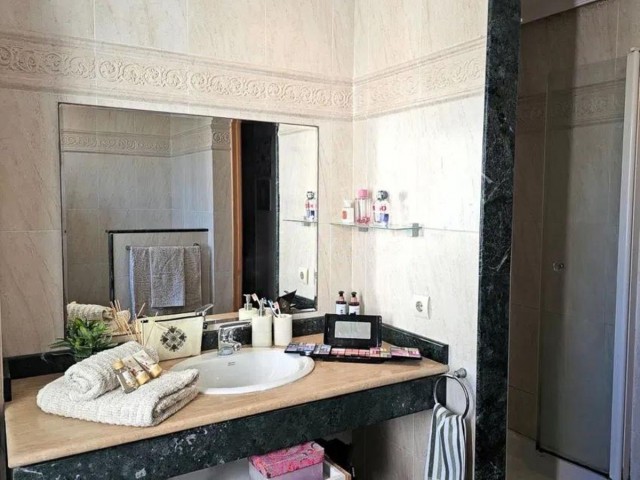 Apartamento con 3 Dormitorios  en Selwo