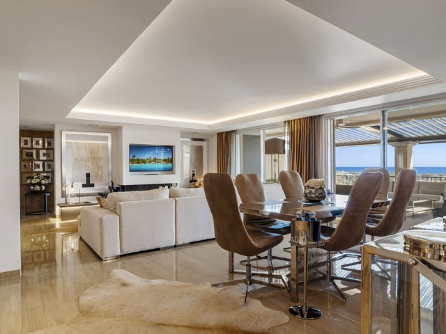 Apartamento con 4 Dormitorios  en Los Almendros