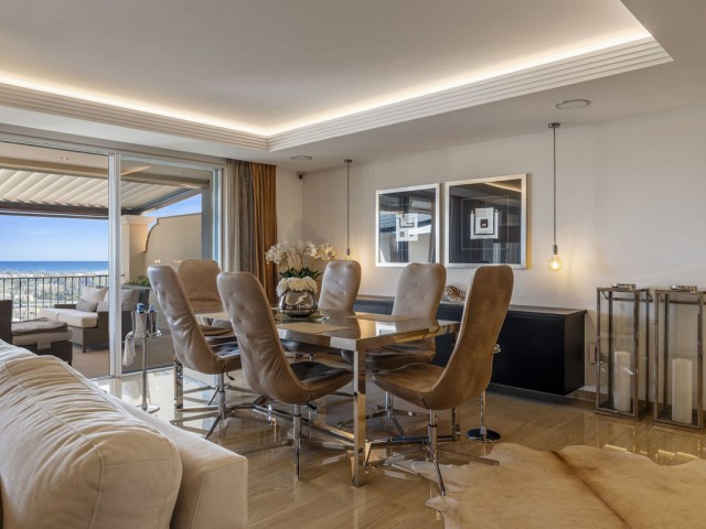 Apartamento con 4 Dormitorios  en Los Almendros