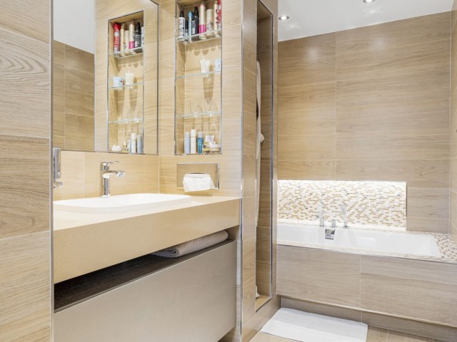 Apartamento con 4 Dormitorios  en Los Almendros