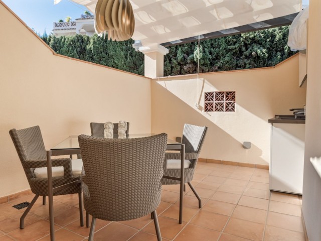 Apartamento con 4 Dormitorios  en Los Almendros