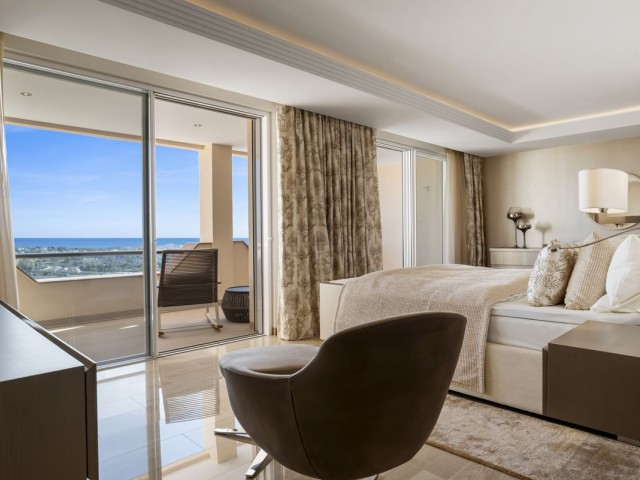 Apartamento con 4 Dormitorios  en Los Almendros
