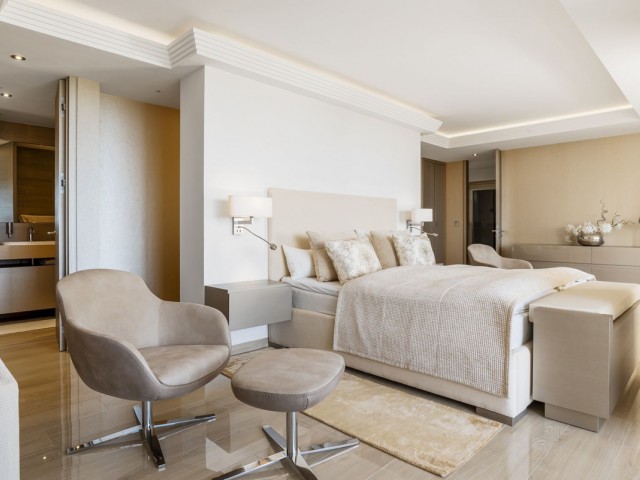Apartamento con 4 Dormitorios  en Los Almendros