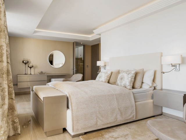 Apartamento con 4 Dormitorios  en Los Almendros