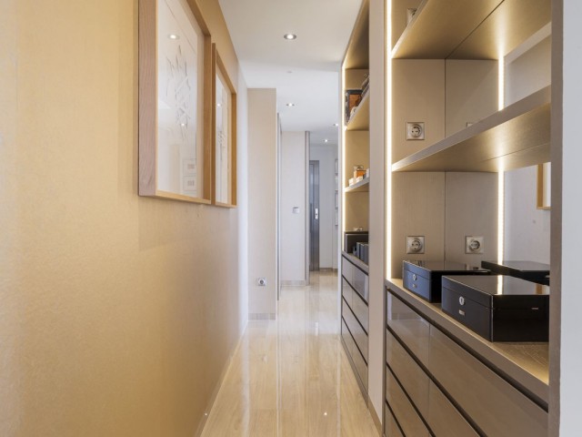 Apartamento con 4 Dormitorios  en Los Almendros