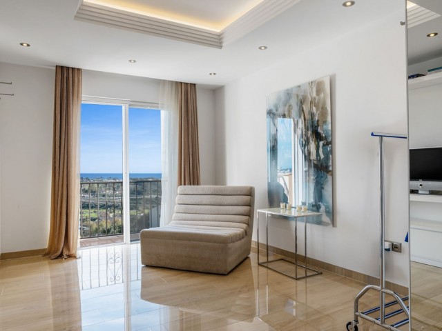 Apartamento con 4 Dormitorios  en Los Almendros