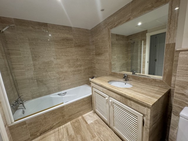 Appartement avec 3 Chambres  à Guadalmina Baja