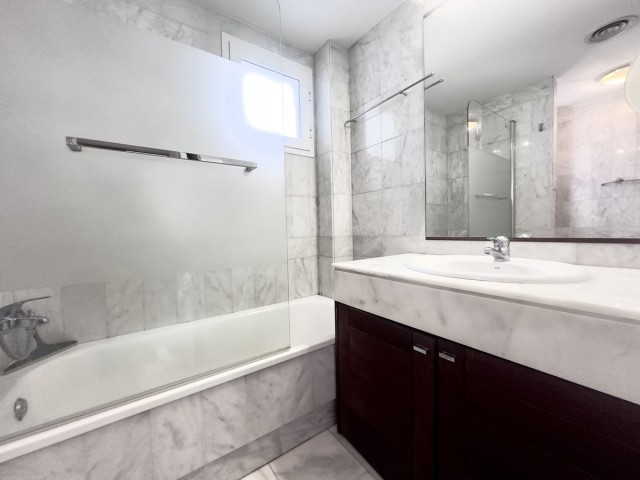2 Bedrooms Apartment in Nueva Andalucía