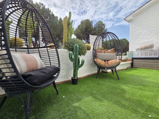 Maison mitoyenne avec 2 Chambres  à Nueva Andalucía