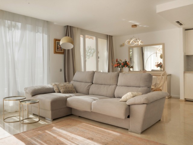 2 Bedrooms Apartment in Benahavís