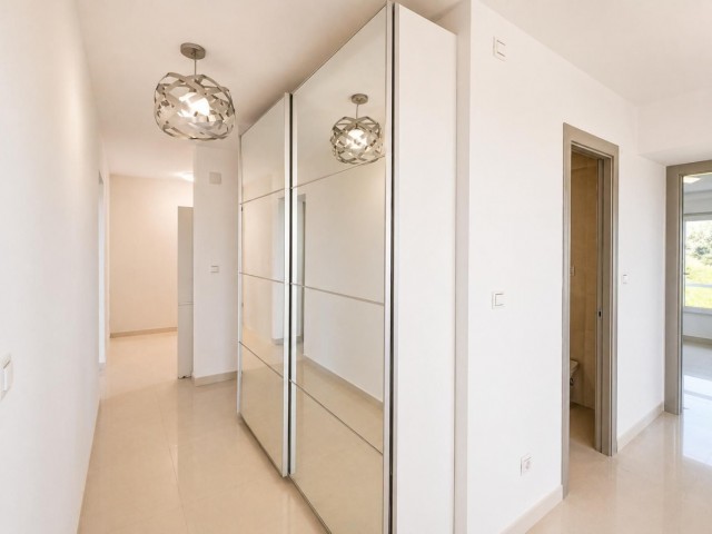 Apartamento con 3 Dormitorios  en La Carihuela