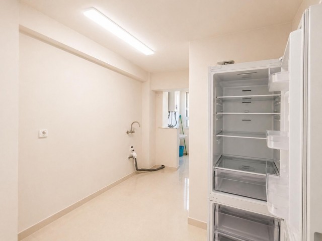 Apartamento con 3 Dormitorios  en La Carihuela