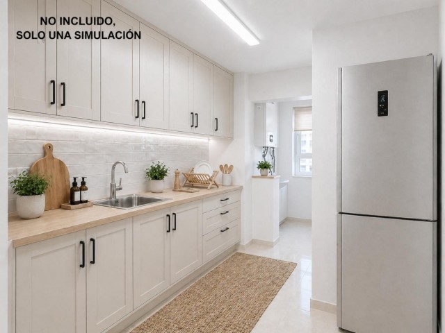 Apartamento con 3 Dormitorios  en La Carihuela
