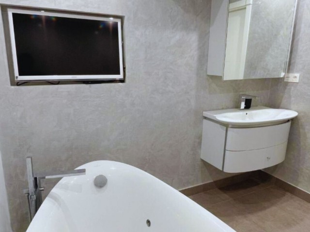 Apartamento con 2 Dormitorios  en Aloha
