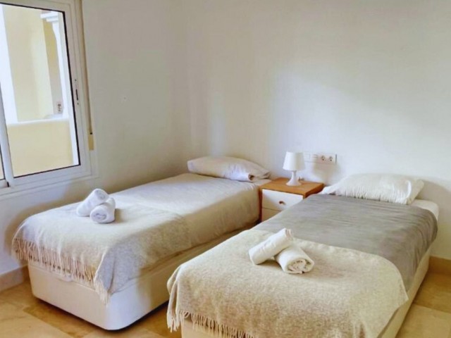 Apartamento con 2 Dormitorios  en Aloha