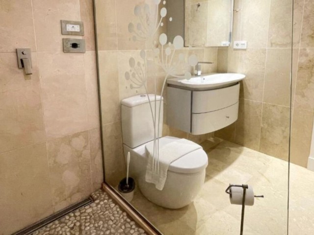 Apartamento con 2 Dormitorios  en Aloha