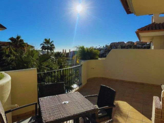 Apartamento con 2 Dormitorios  en Aloha