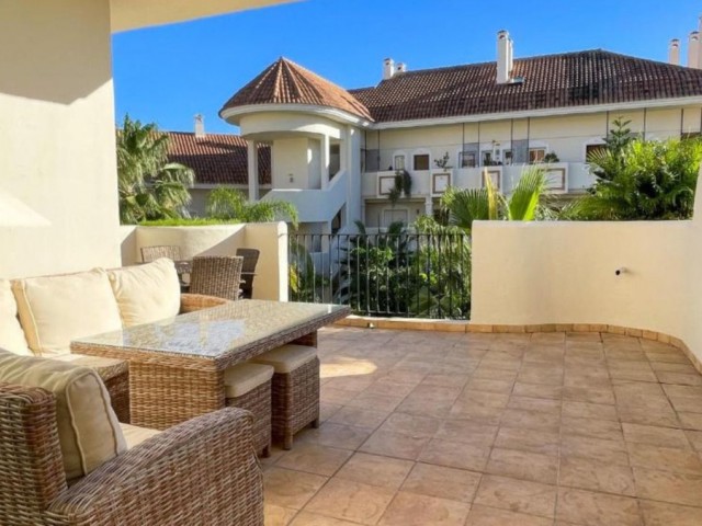 Apartamento con 2 Dormitorios  en Aloha