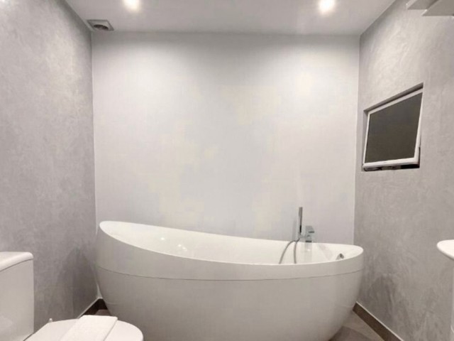 Apartamento con 2 Dormitorios  en Aloha