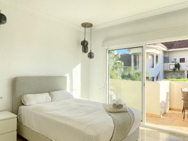 Apartamento con 2 Dormitorios  en Aloha