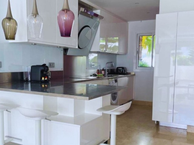 Apartamento con 2 Dormitorios  en Aloha