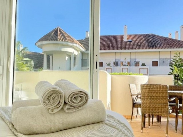 Apartamento con 2 Dormitorios  en Aloha