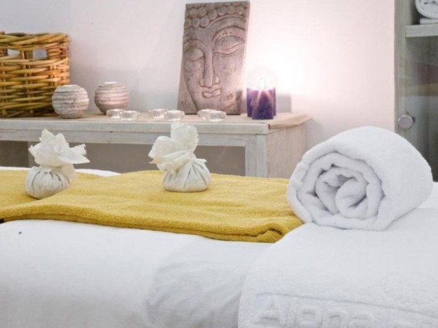 Apartamento con 2 Dormitorios  en Aloha