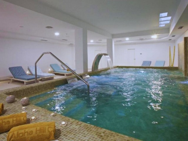 Apartamento con 2 Dormitorios  en Aloha