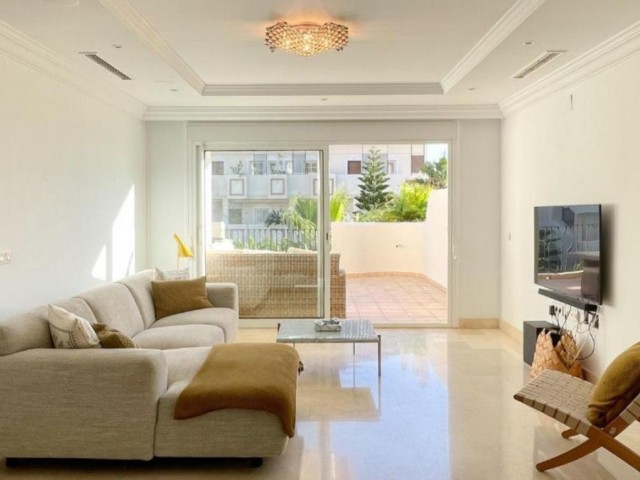 Apartamento con 2 Dormitorios  en Aloha